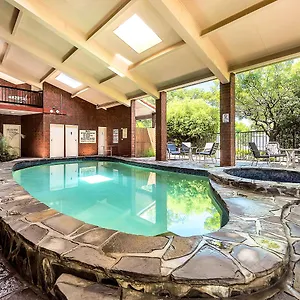 Hotel Comfort & Sombrero Adelaide